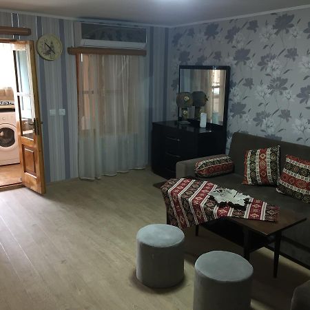 Old Yard Guest House ティビリシ エクステリア 写真