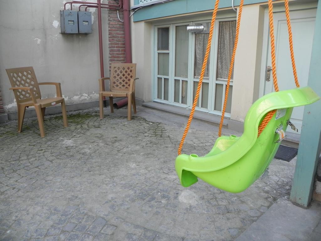 Old Yard Guest House ティビリシ エクステリア 写真